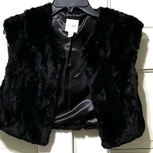 EUC. Cat and Jack faux fur vest. Girls size L (10/12)